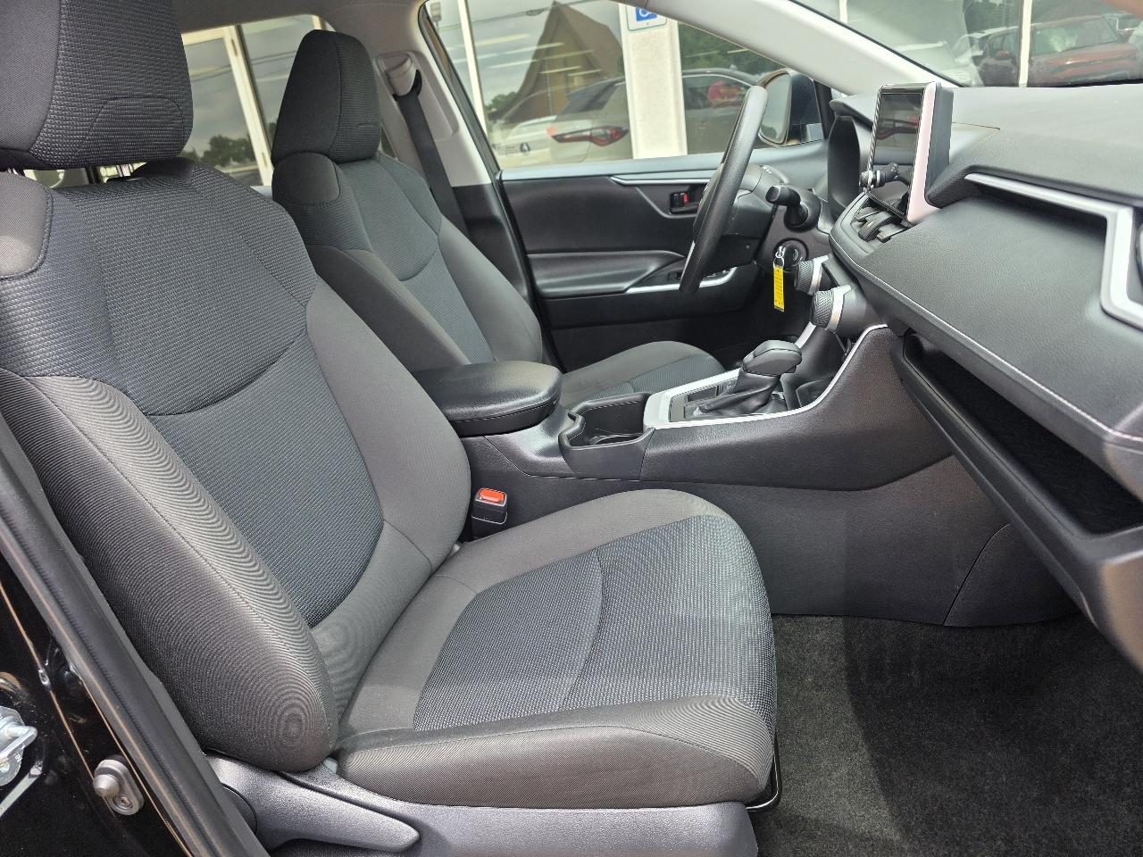 Toyota RAV4 LE AWD (Natl) 2025
