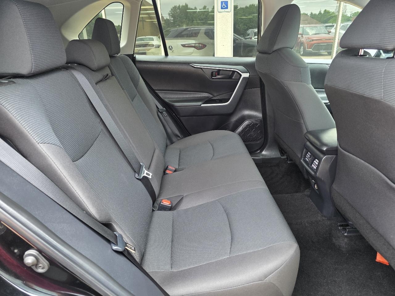 Toyota RAV4 LE AWD (Natl) 2025
