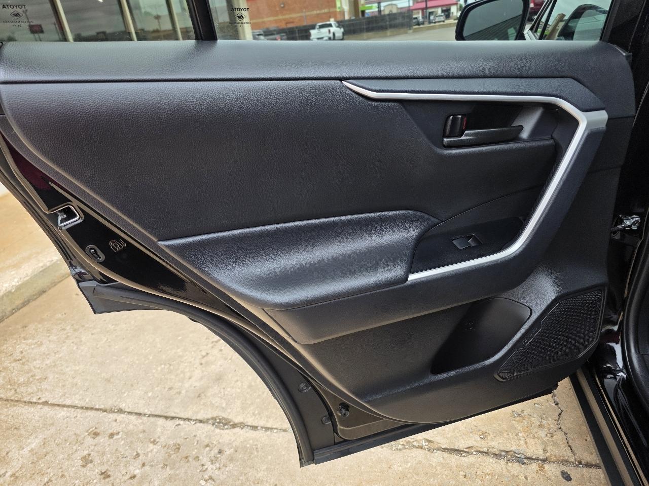 Toyota RAV4 LE AWD (Natl) 2025