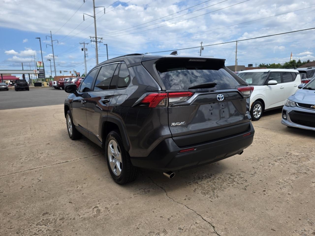 Toyota RAV4 Hybrid LE AWD (Natl) 2021