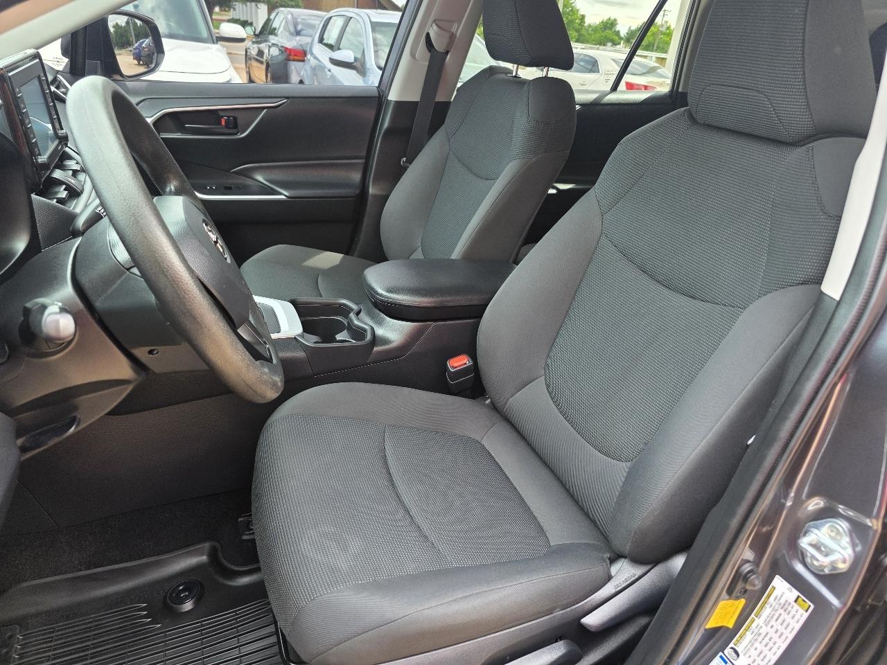 Toyota RAV4 Hybrid LE AWD (Natl) 2021