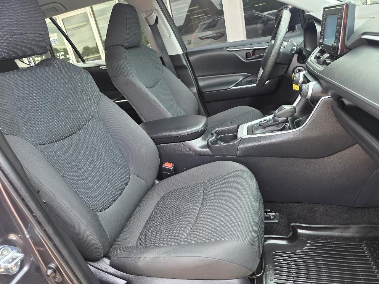 Toyota RAV4 Hybrid LE AWD (Natl) 2021