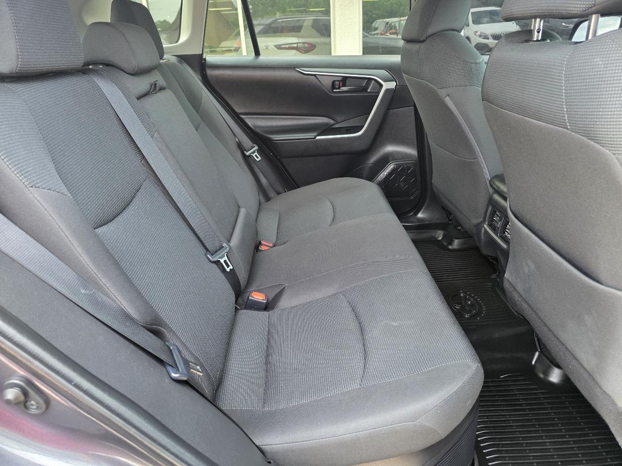 Toyota RAV4 Hybrid LE AWD (Natl) 2021