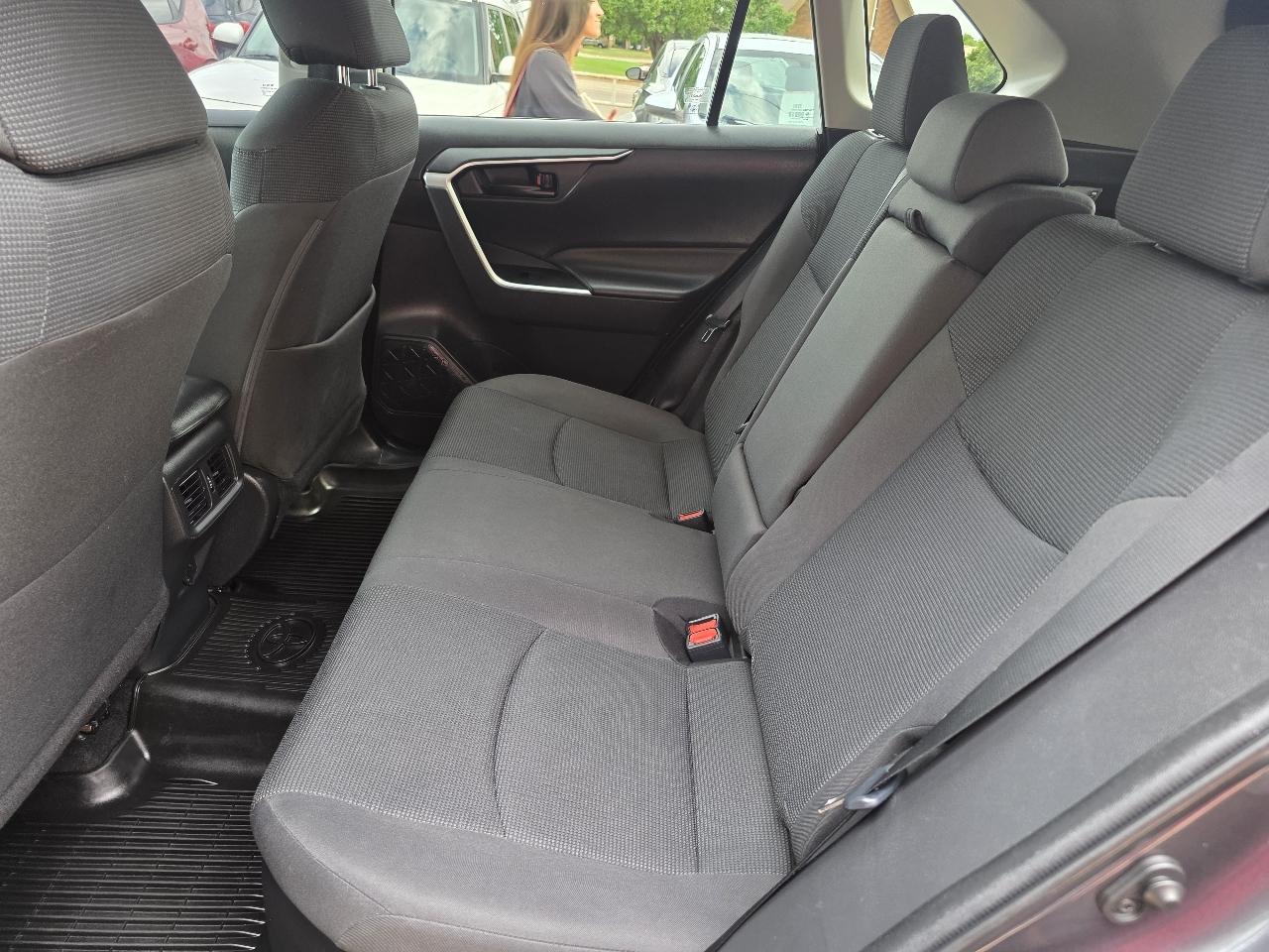 Toyota RAV4 Hybrid LE AWD (Natl) 2021