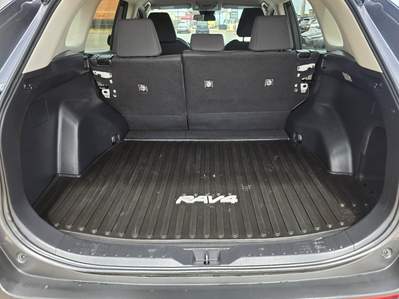 Toyota RAV4 Hybrid LE AWD (Natl) 2021
