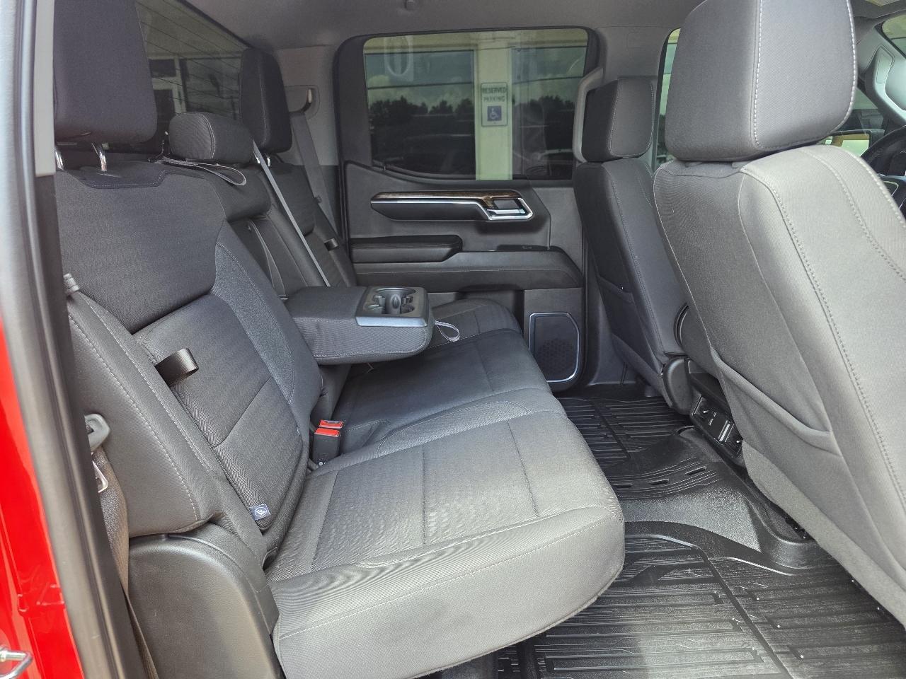 GMC Sierra 1500 4WD Crew Cab 147" Elevation w/3SB 2024