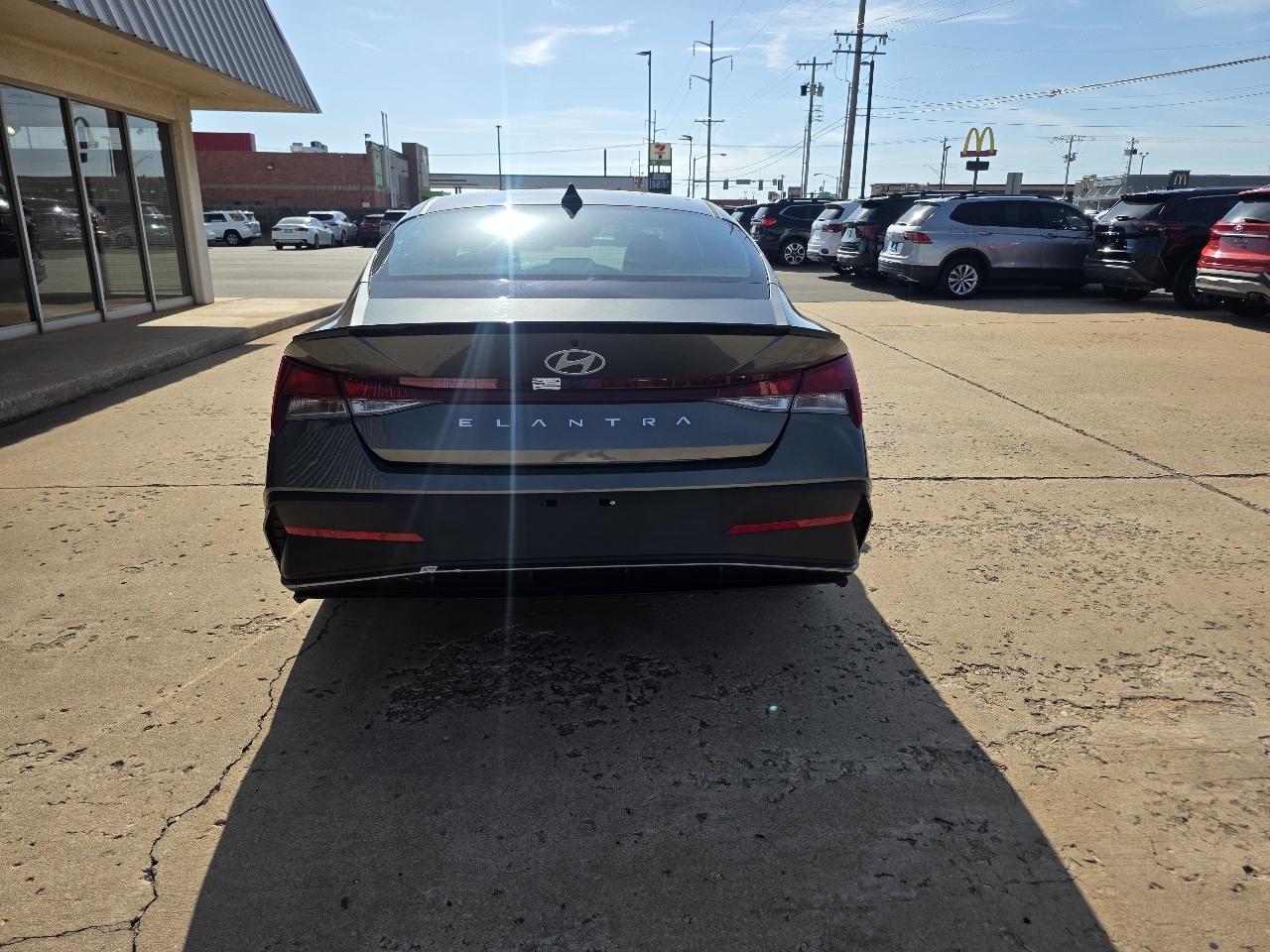 Hyundai Elantra SEL Sport Sedan 2026