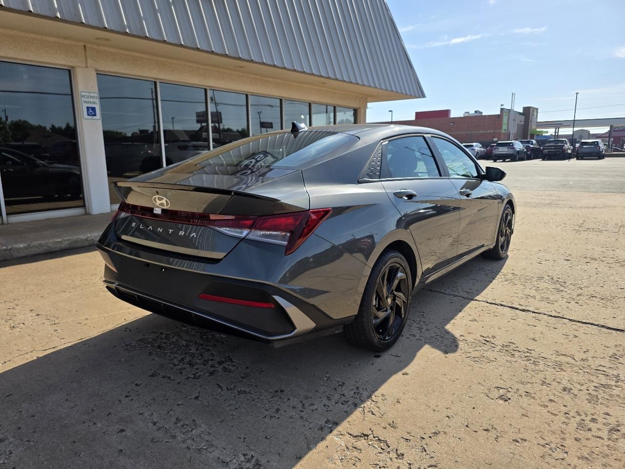 Hyundai Elantra SEL Sport Sedan 2026
