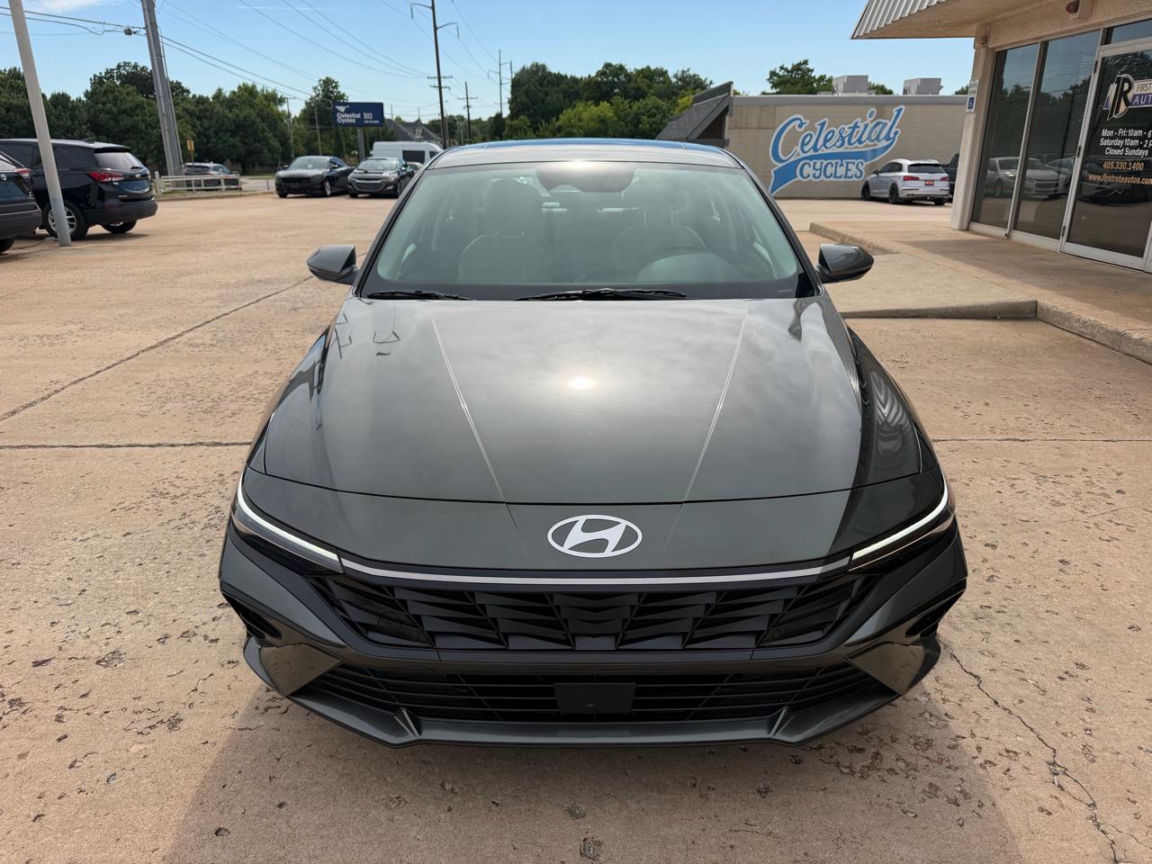 Hyundai Elantra Limited IVT 2025