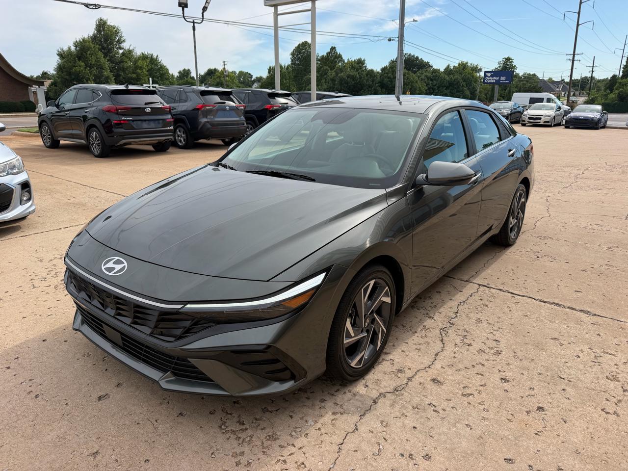 Hyundai Elantra Limited IVT 2025