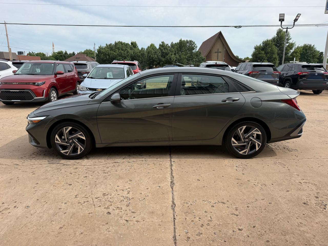 Hyundai Elantra Limited IVT 2025