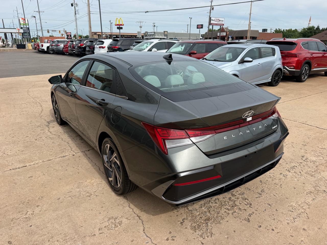 Hyundai Elantra Limited IVT 2025