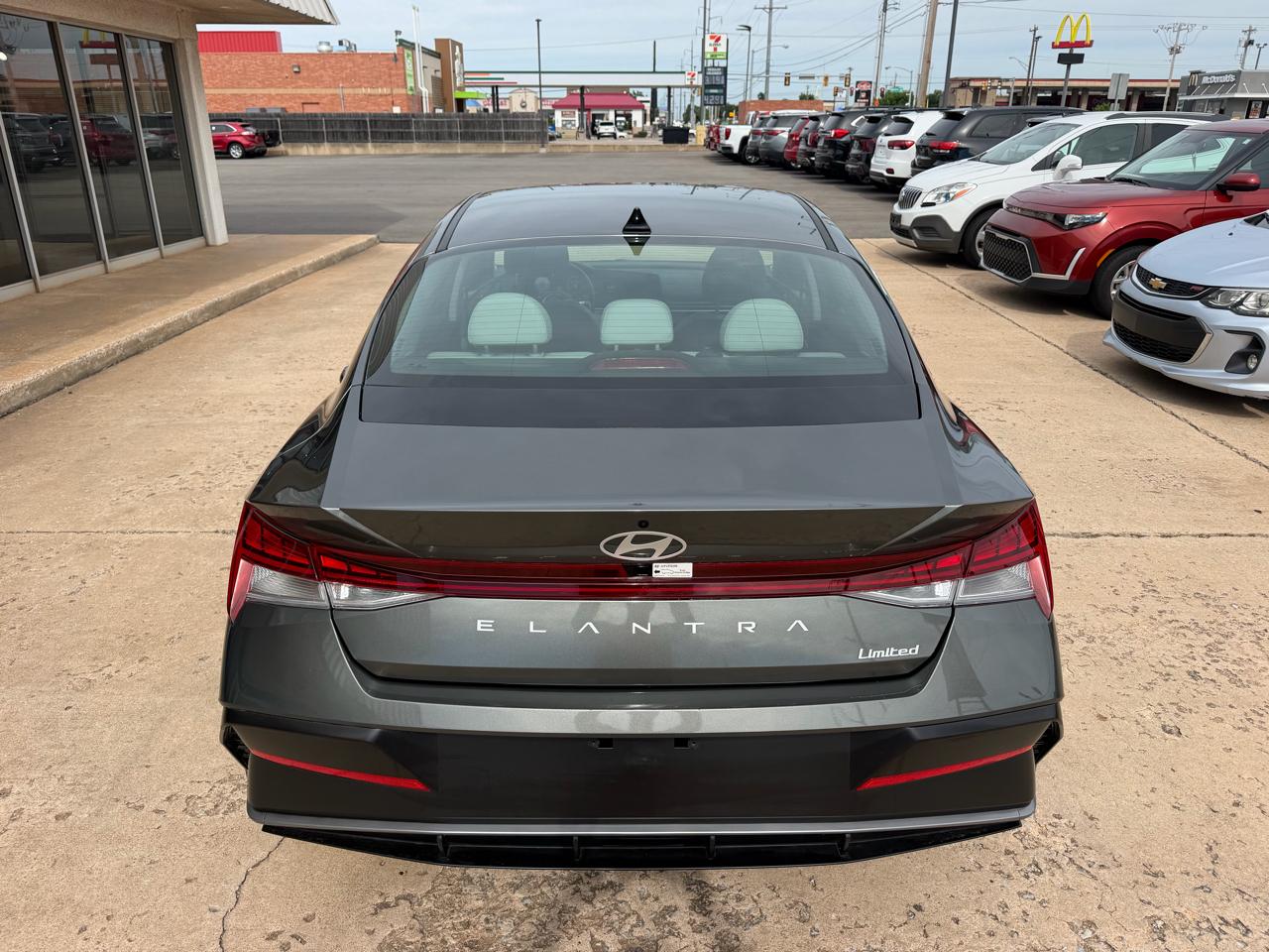 Hyundai Elantra Limited IVT 2025