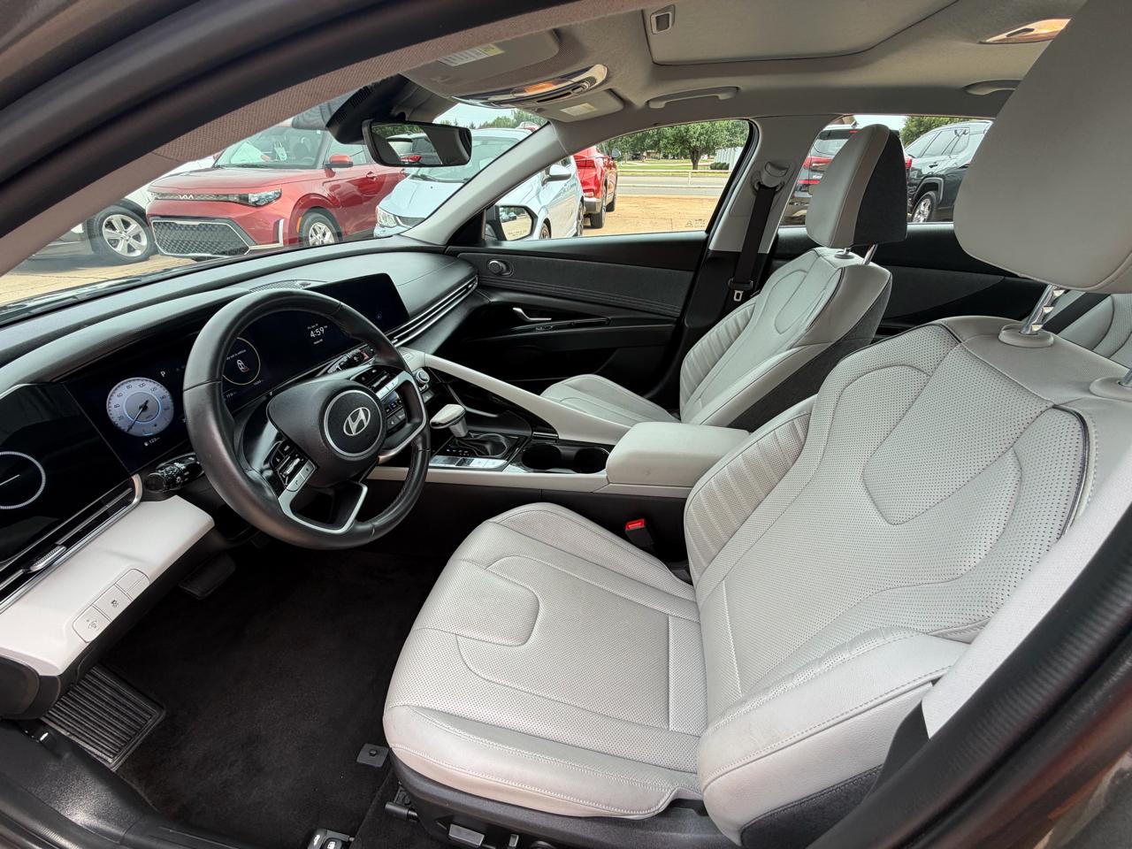Hyundai Elantra Limited IVT 2025