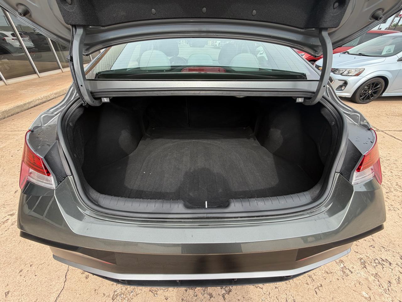 Hyundai Elantra Limited IVT 2025