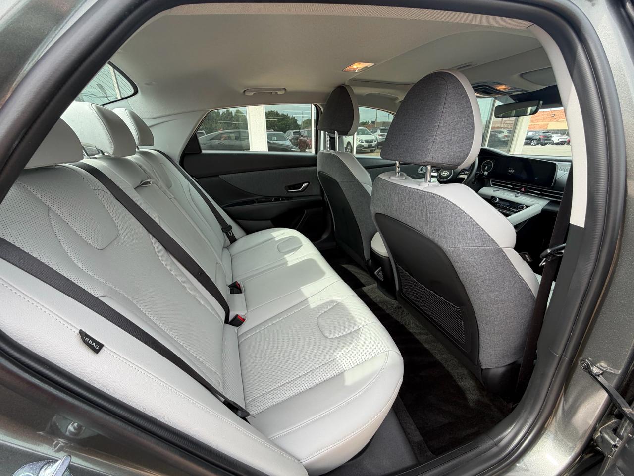 Hyundai Elantra Limited IVT 2025