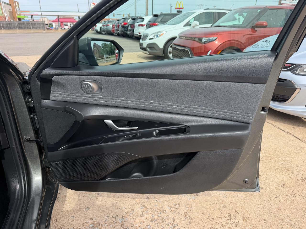 Hyundai Elantra Limited IVT 2025