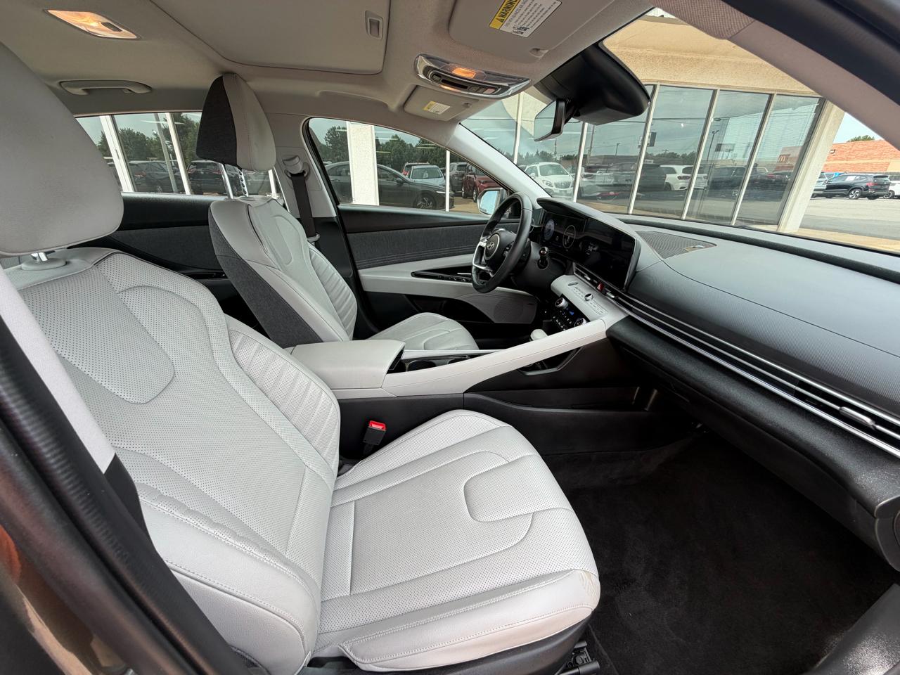 Hyundai Elantra Limited IVT 2025