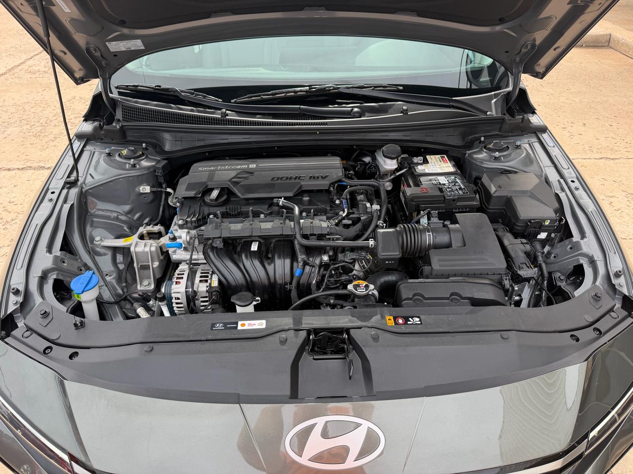 Hyundai Elantra Limited IVT 2025