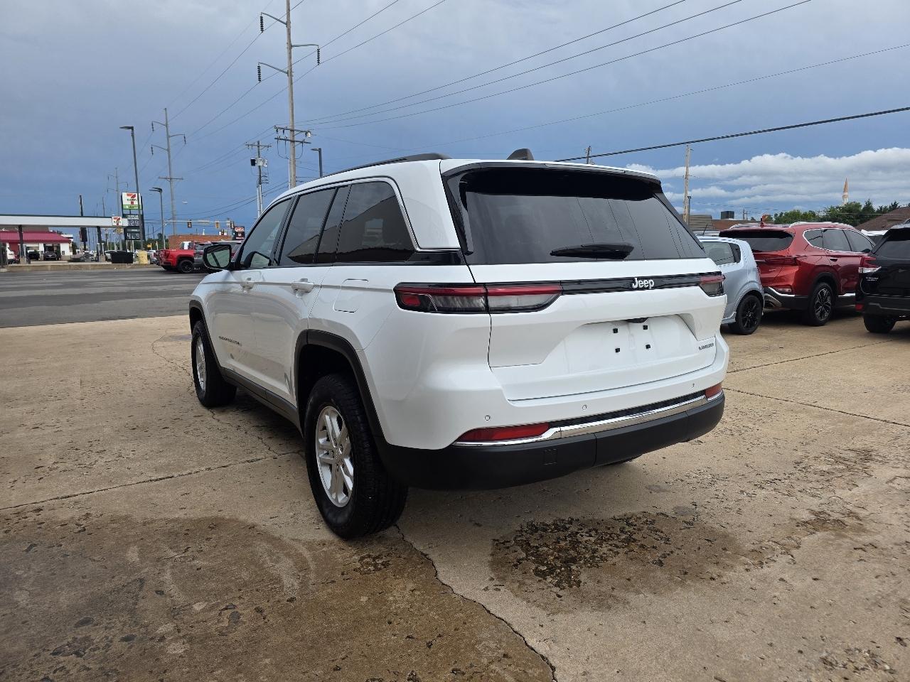 Jeep Grand Cherokee Laredo A 4x2 2024