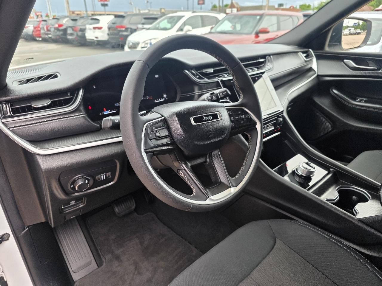 Jeep Grand Cherokee Laredo A 4x2 2024