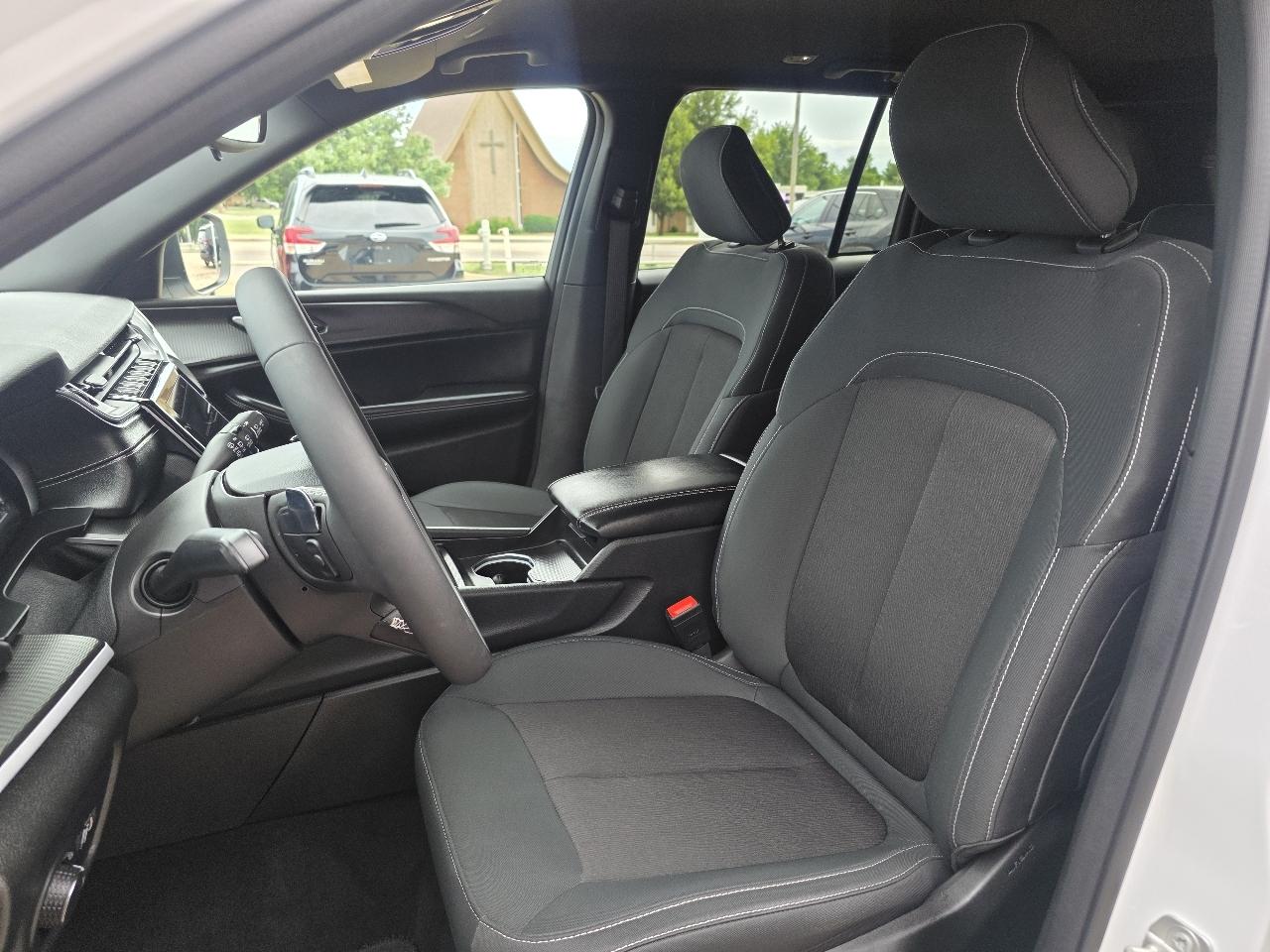 Jeep Grand Cherokee Laredo A 4x2 2024