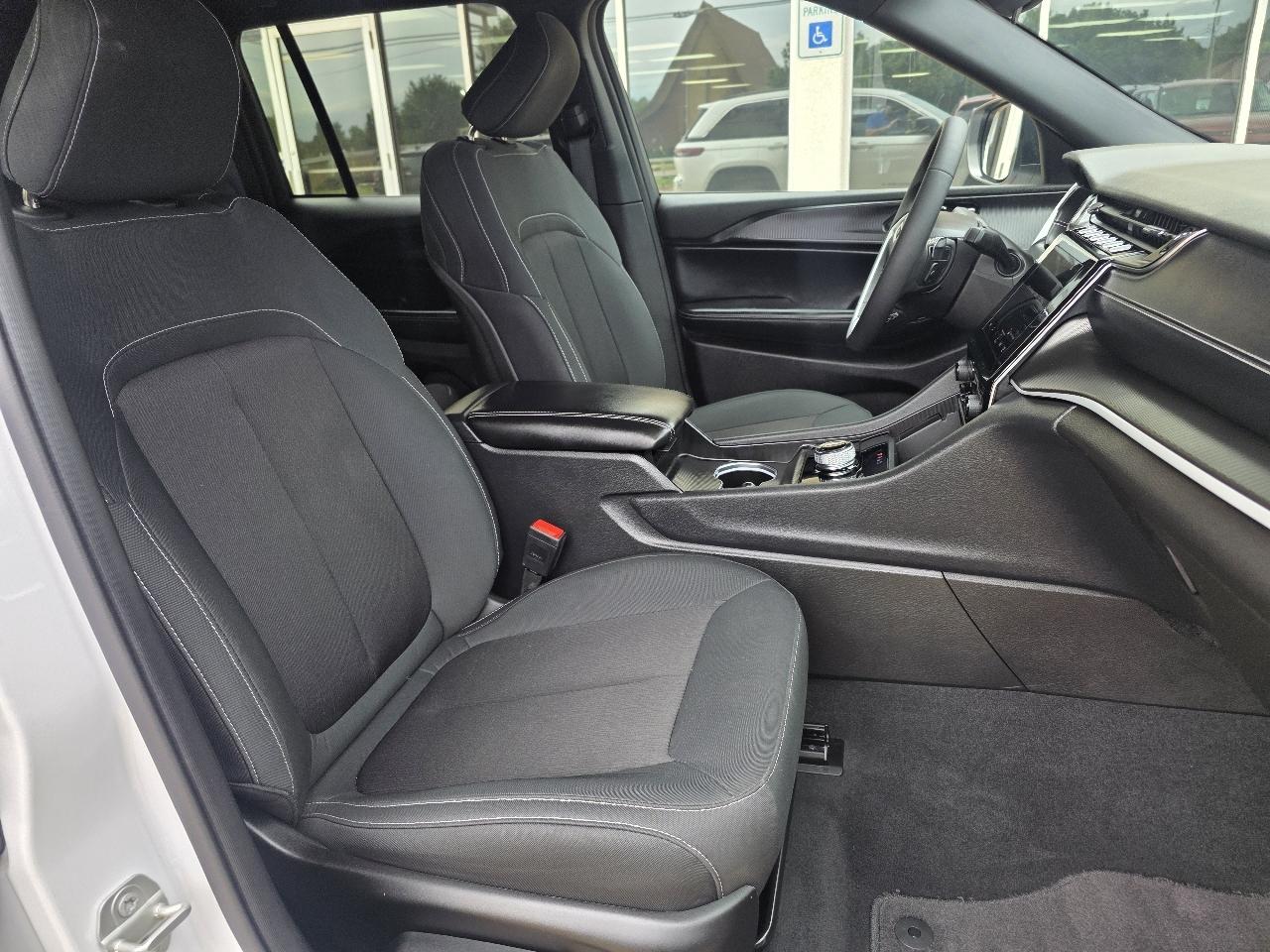 Jeep Grand Cherokee Laredo A 4x2 2024