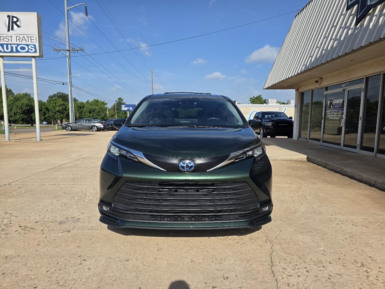 Toyota Sienna XLE FWD 8-Passenger (Natl) 2025