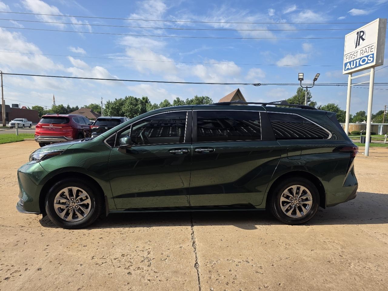 Toyota Sienna XLE FWD 8-Passenger (Natl) 2025