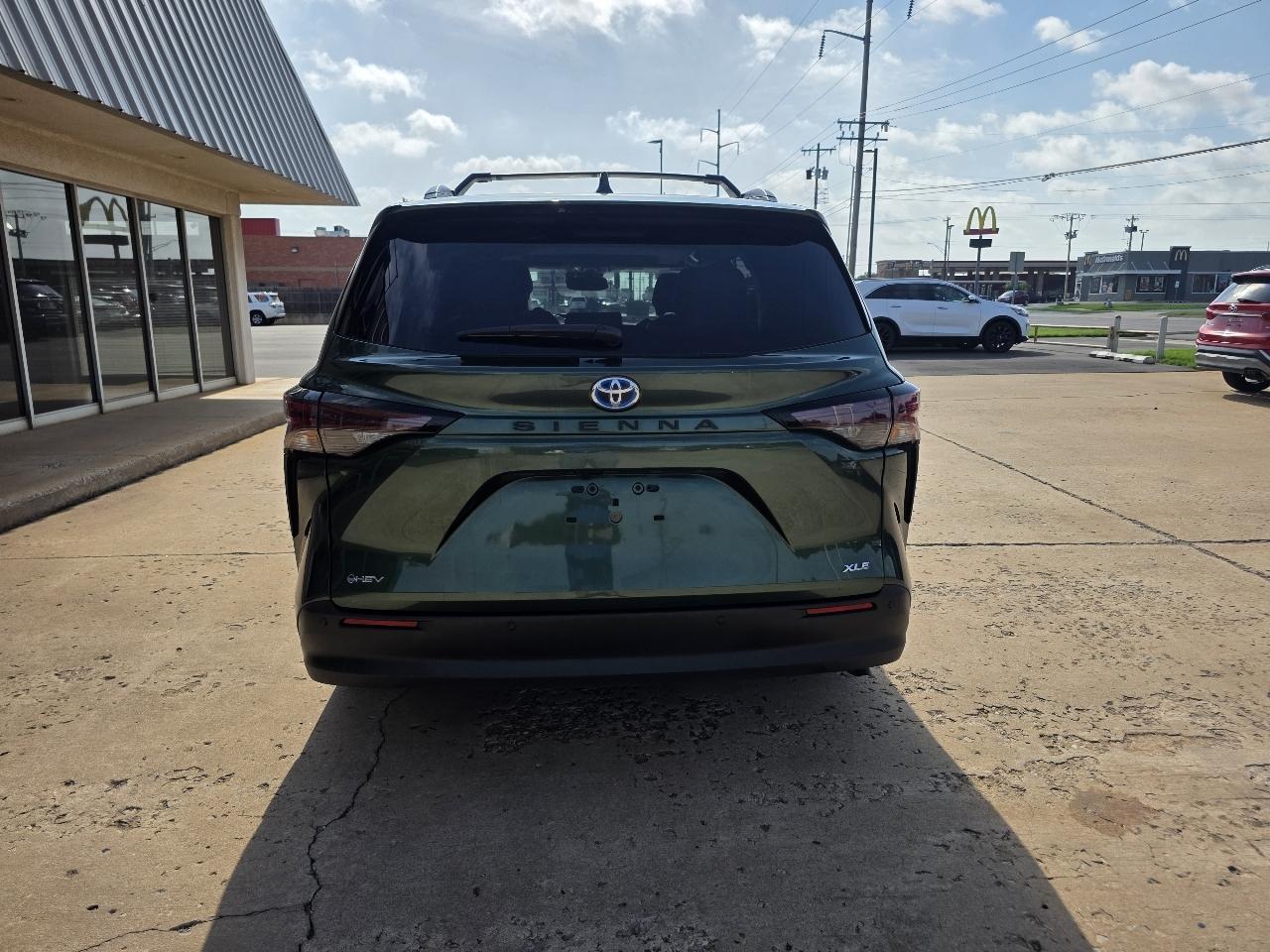 Toyota Sienna XLE FWD 8-Passenger (Natl) 2025