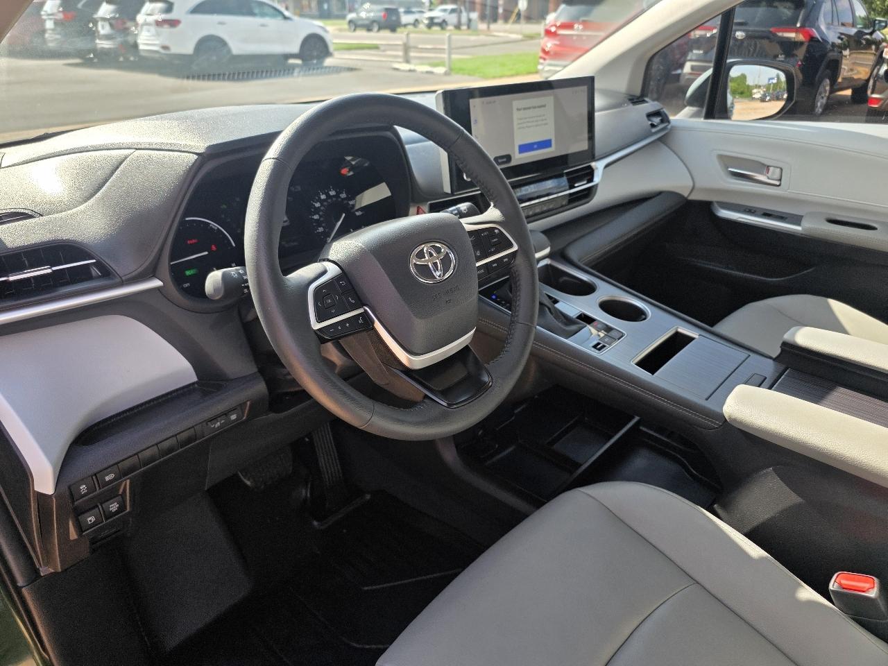 Toyota Sienna XLE FWD 8-Passenger (Natl) 2025