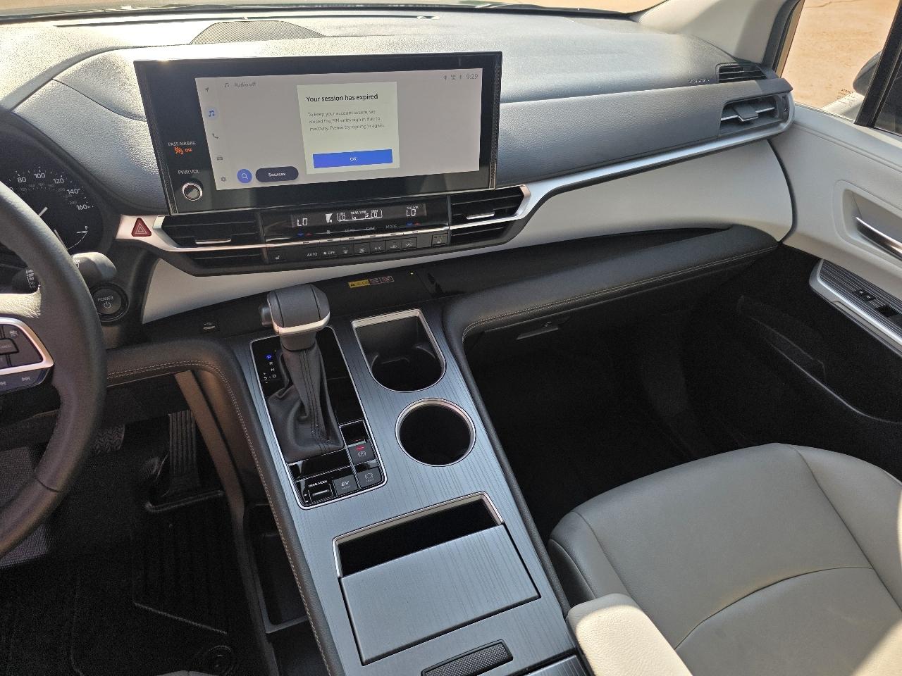 Toyota Sienna XLE FWD 8-Passenger (Natl) 2025