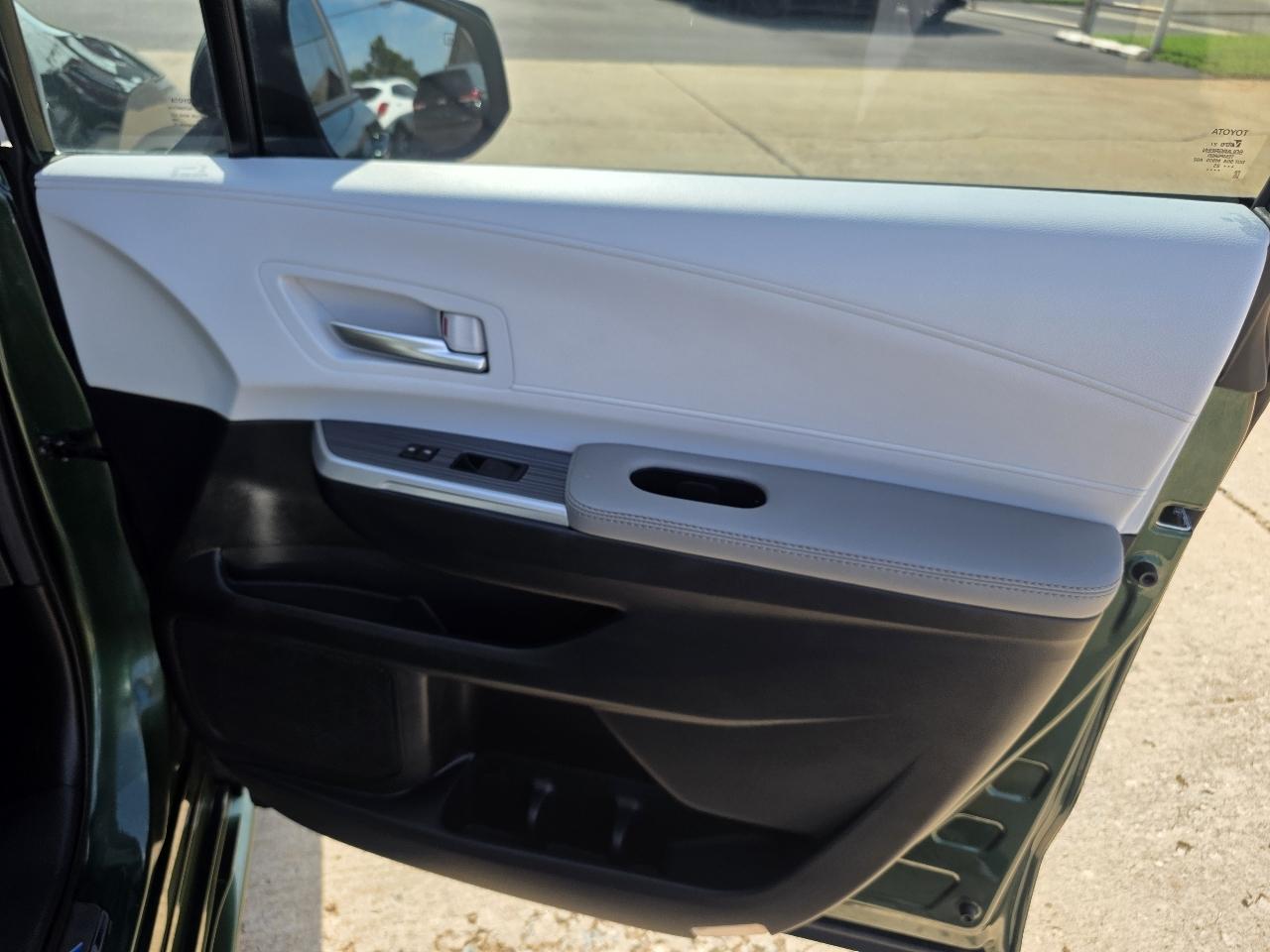 Toyota Sienna XLE FWD 8-Passenger (Natl) 2025