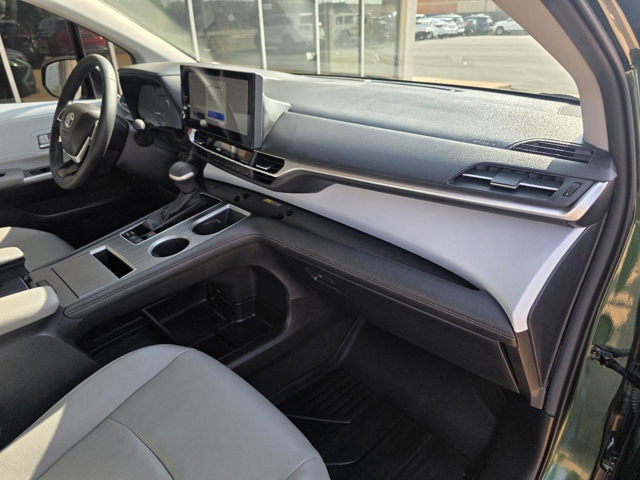 Toyota Sienna XLE FWD 8-Passenger (Natl) 2025