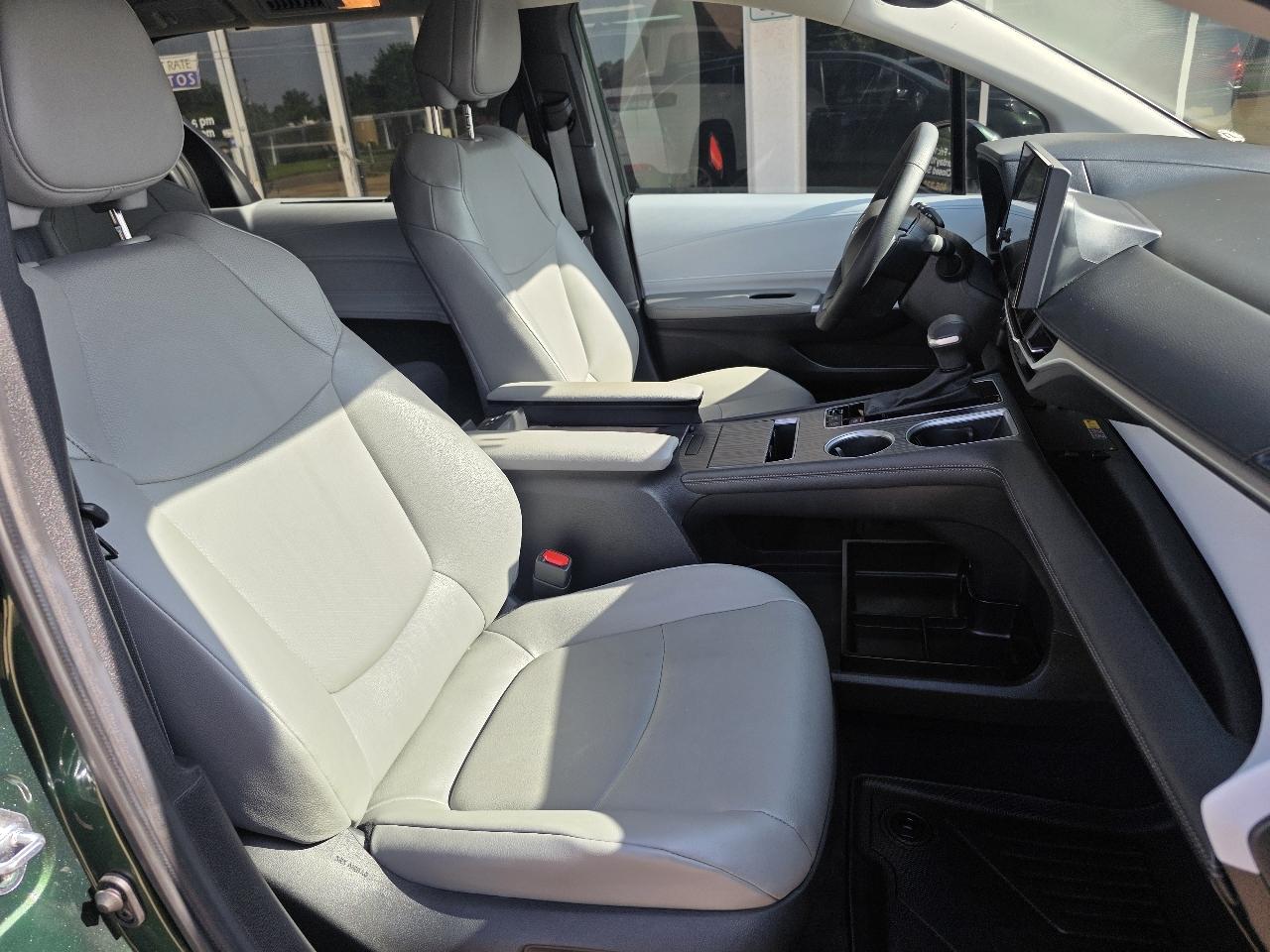 Toyota Sienna XLE FWD 8-Passenger (Natl) 2025
