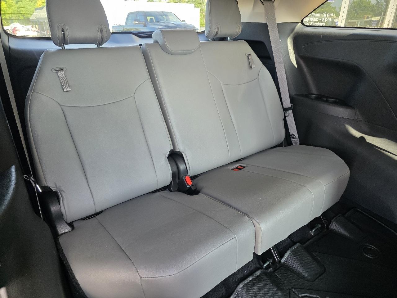 Toyota Sienna XLE FWD 8-Passenger (Natl) 2025