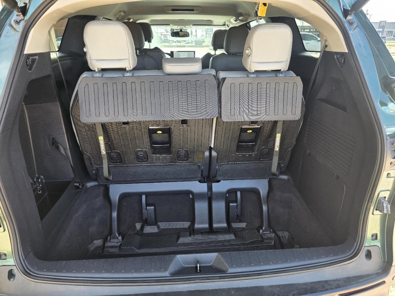 Toyota Sienna XLE FWD 8-Passenger (Natl) 2025