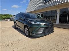 2025 Toyota Sienna 