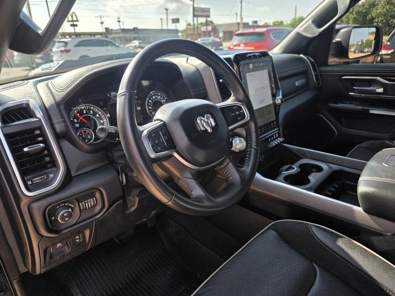 RAM 1500 Laramie 4x4 Crew Cab 5'7" Box 2022