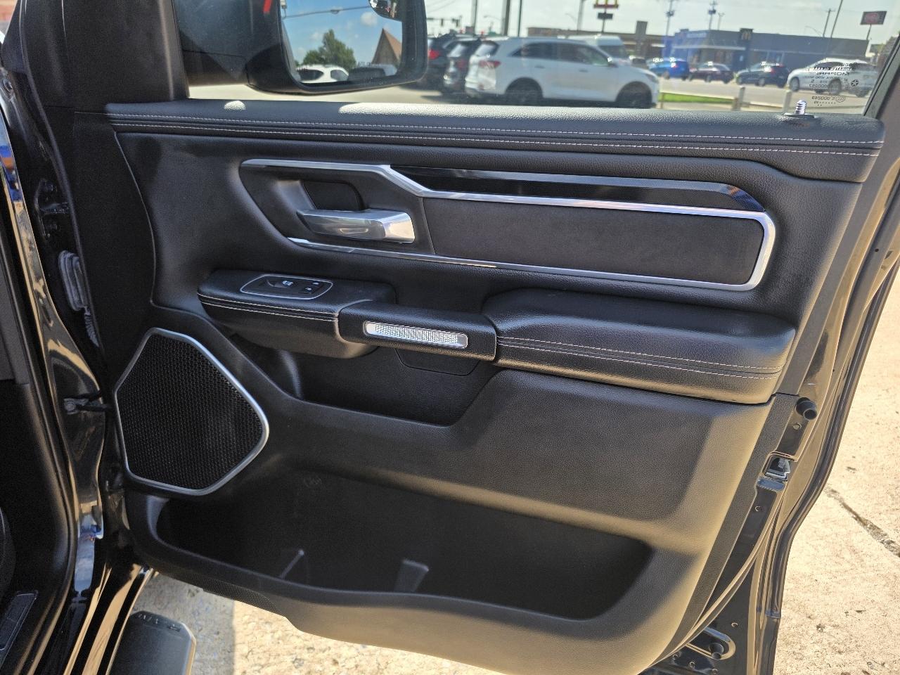 RAM 1500 Laramie 4x4 Crew Cab 5'7" Box 2022