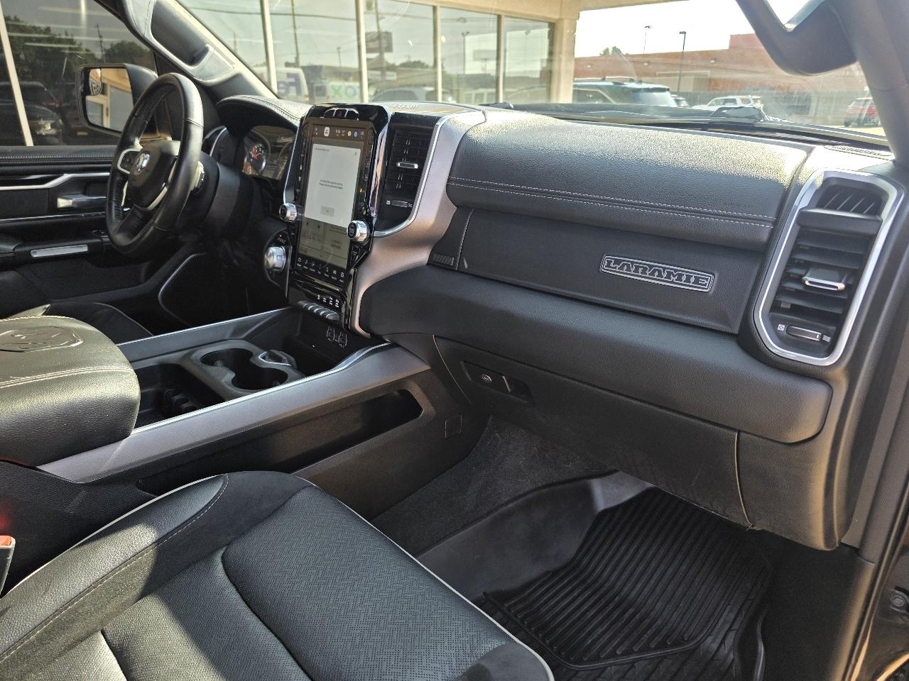 RAM 1500 Laramie 4x4 Crew Cab 5'7" Box 2022
