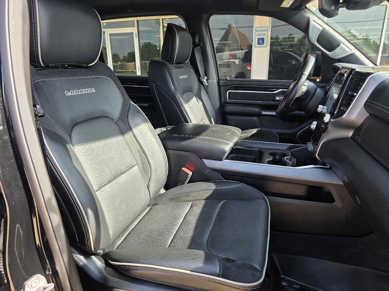 RAM 1500 Laramie 4x4 Crew Cab 5'7" Box 2022