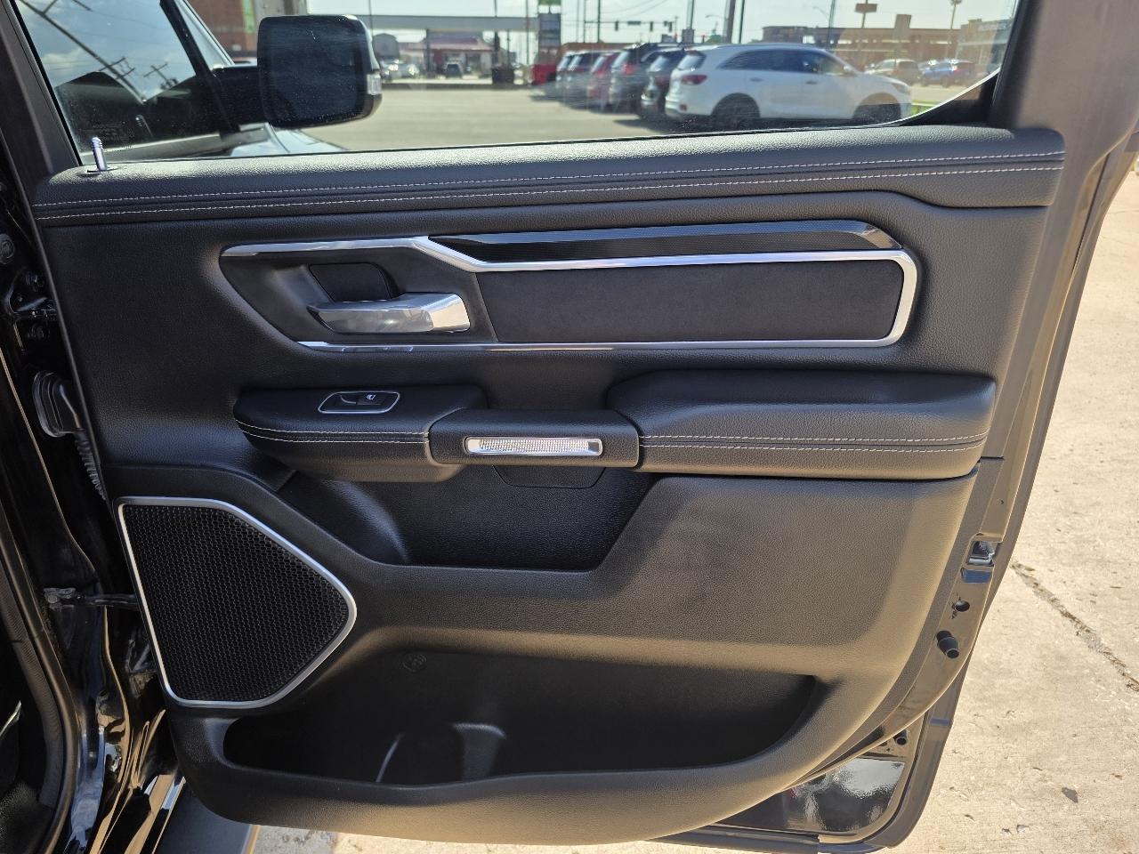 RAM 1500 Laramie 4x4 Crew Cab 5'7" Box 2022