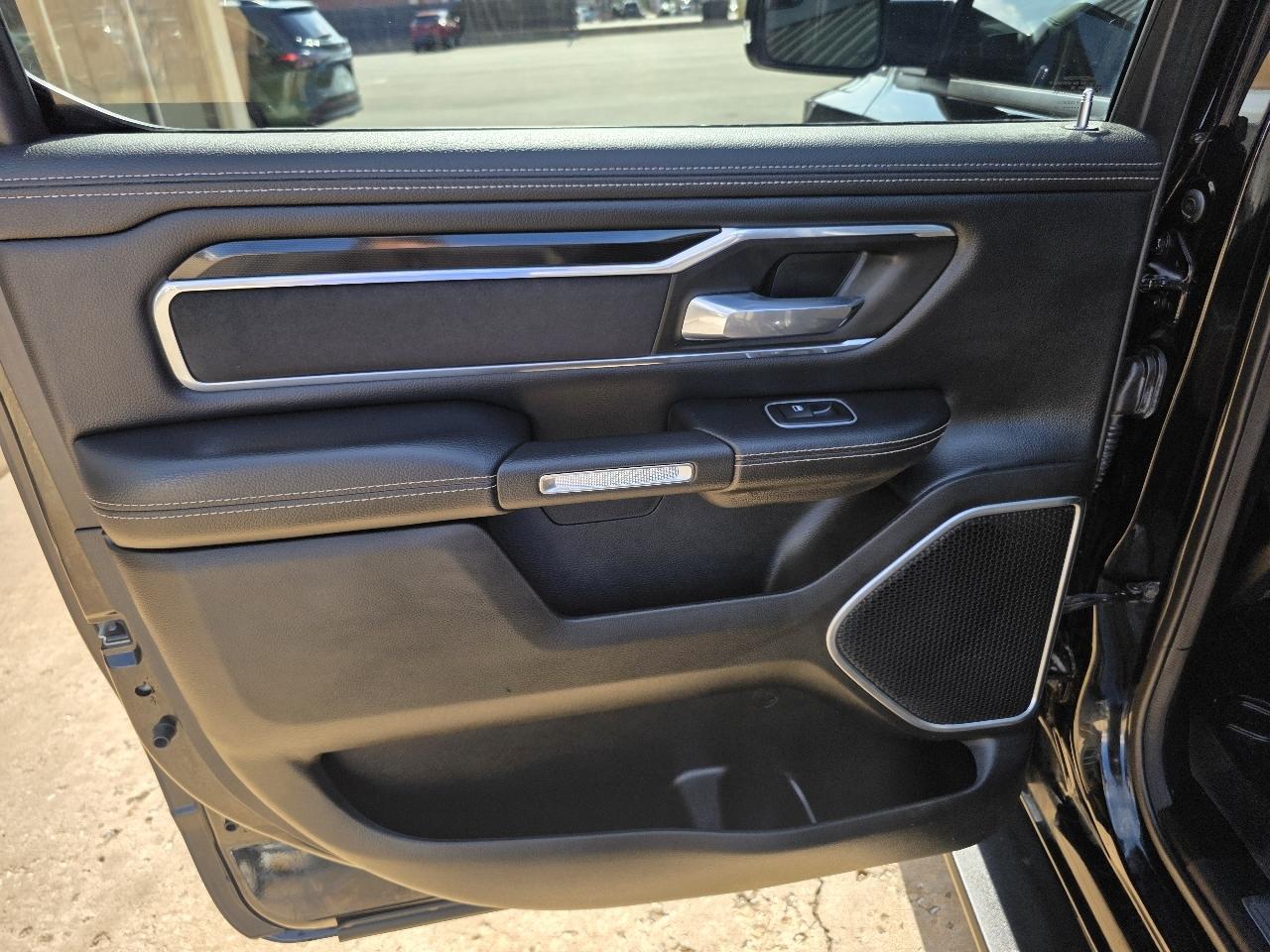 RAM 1500 Laramie 4x4 Crew Cab 5'7" Box 2022