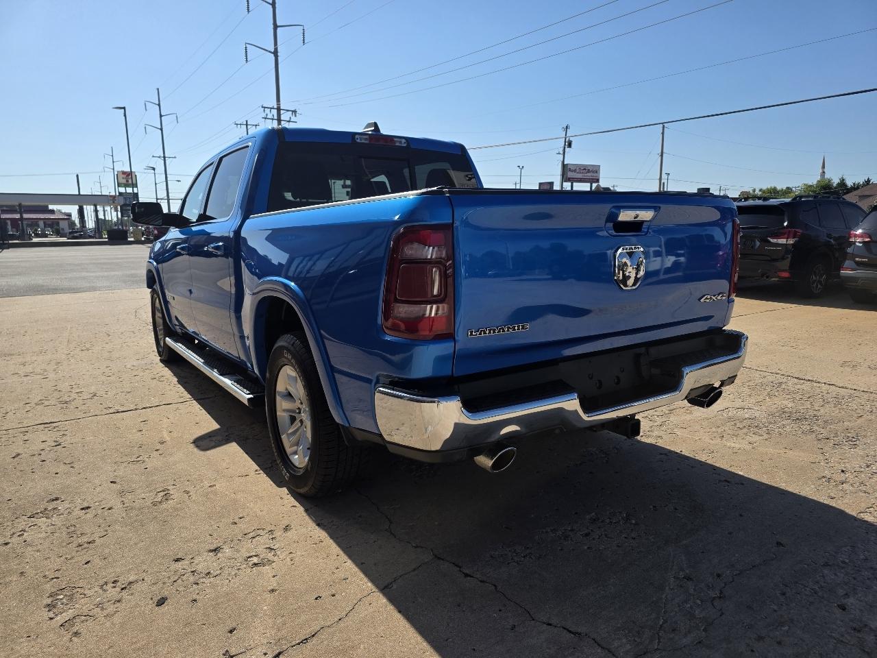 RAM 1500 Laramie 4x4 Crew Cab 5'7" Box 2022