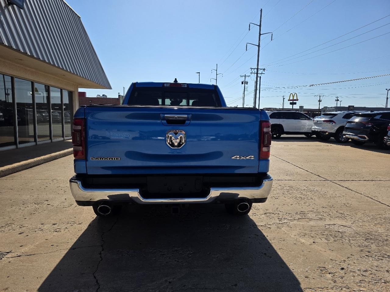 RAM 1500 Laramie 4x4 Crew Cab 5'7" Box 2022