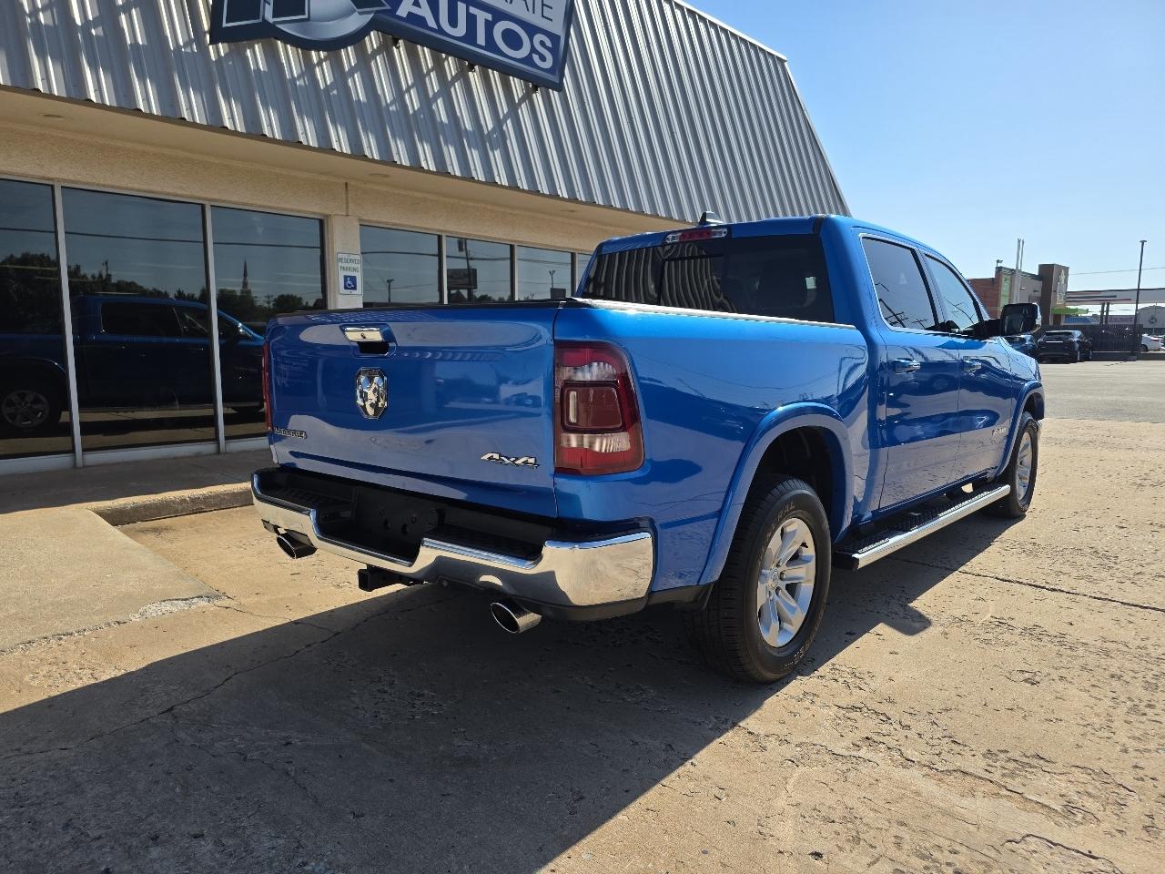 RAM 1500 Laramie 4x4 Crew Cab 5'7" Box 2022