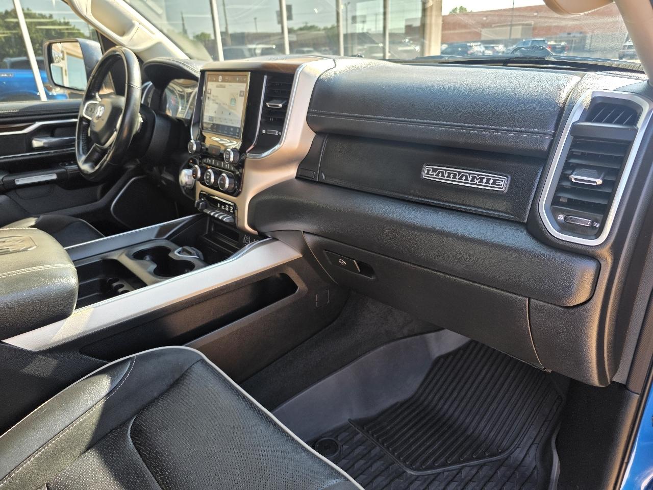 RAM 1500 Laramie 4x4 Crew Cab 5'7" Box 2022