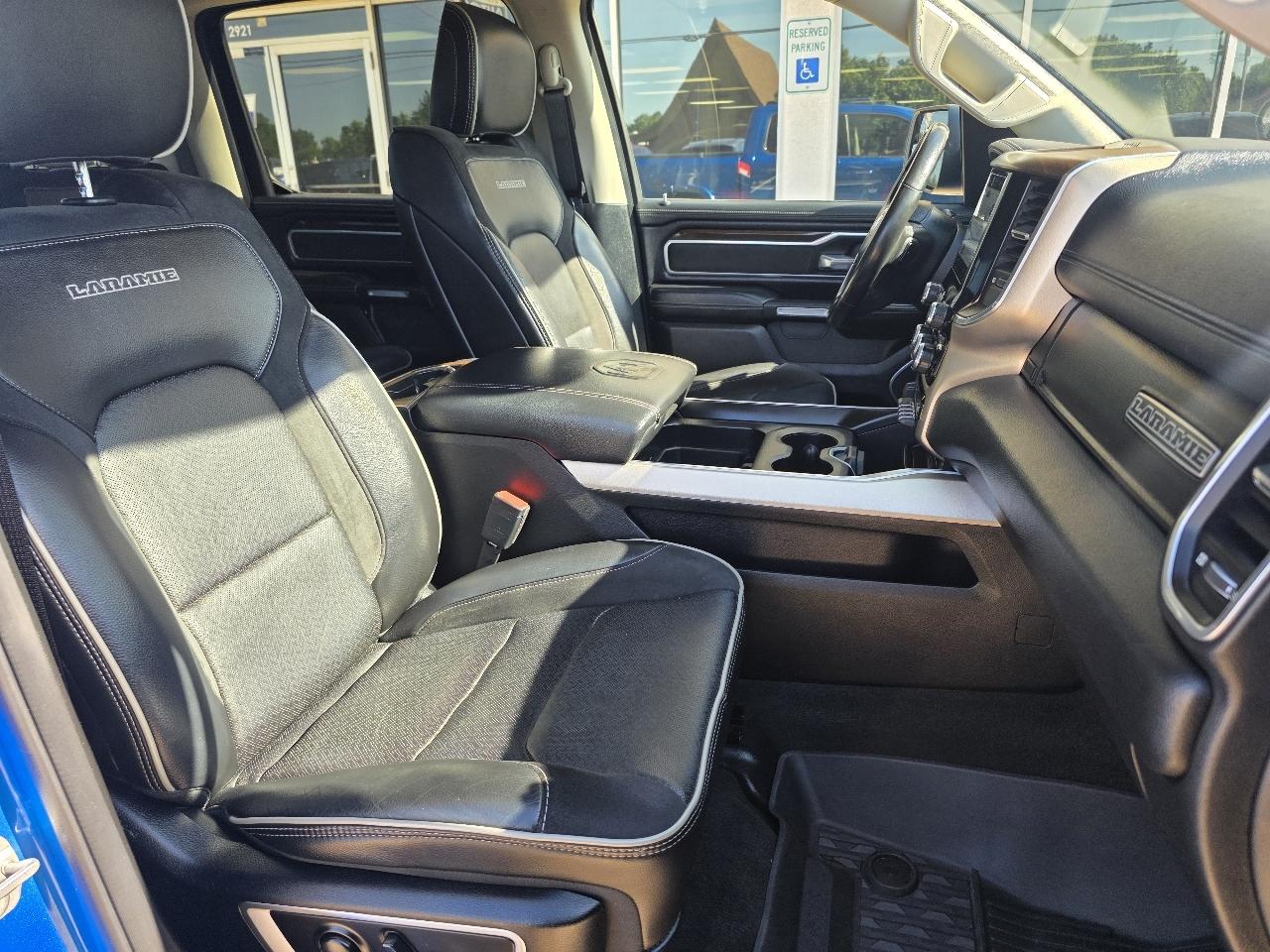 RAM 1500 Laramie 4x4 Crew Cab 5'7" Box 2022