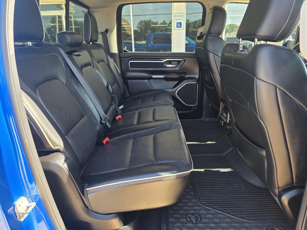 RAM 1500 Laramie 4x4 Crew Cab 5'7" Box 2022